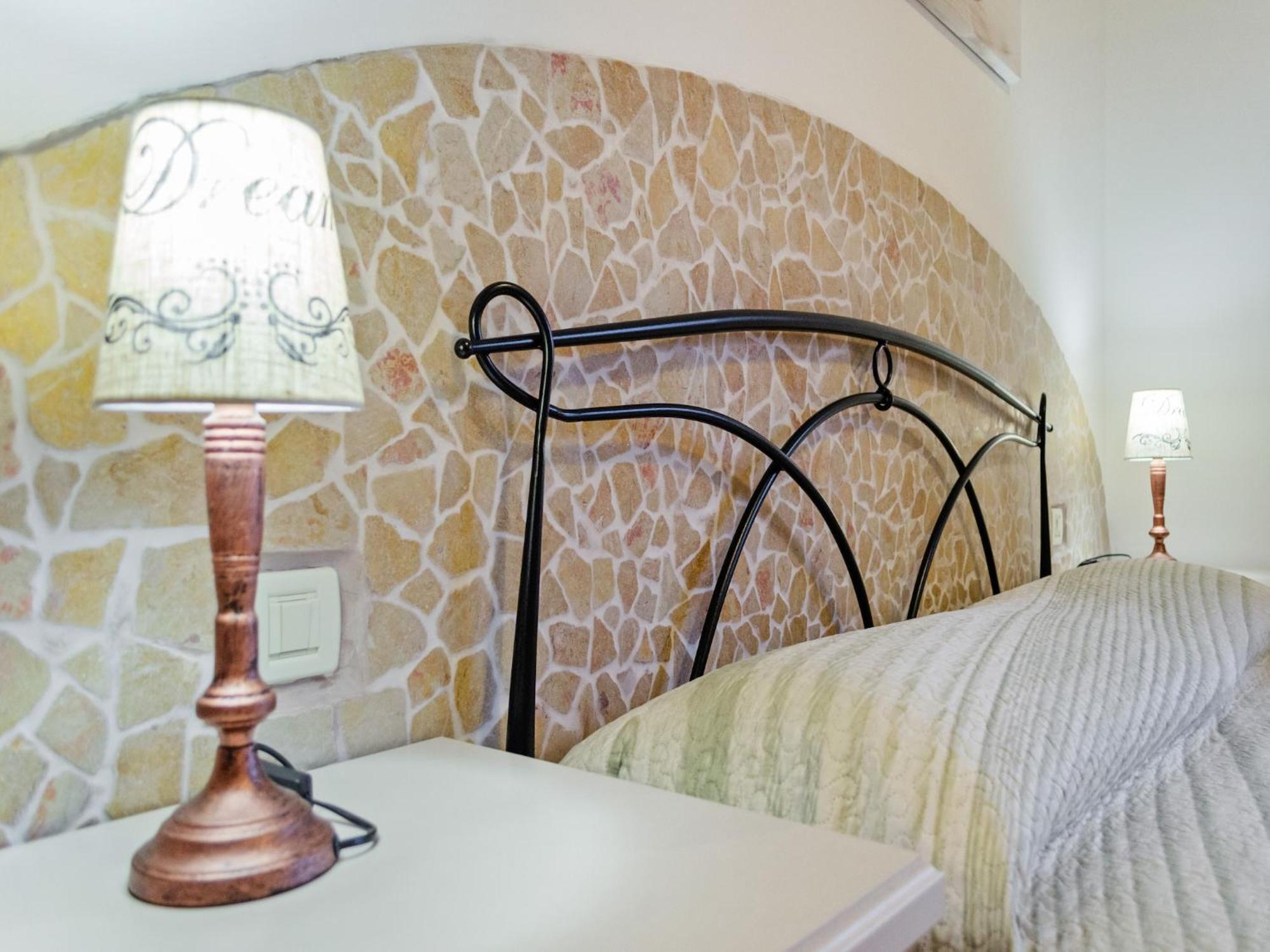 Pleasant Apartment With Courtyard Saludecio Eksteriør billede