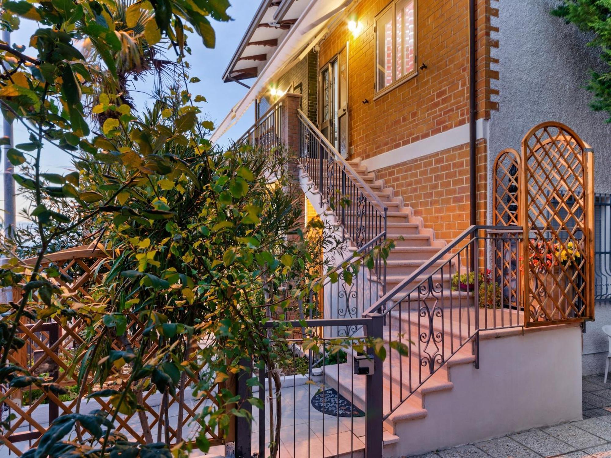 Pleasant Apartment With Courtyard Saludecio Eksteriør billede