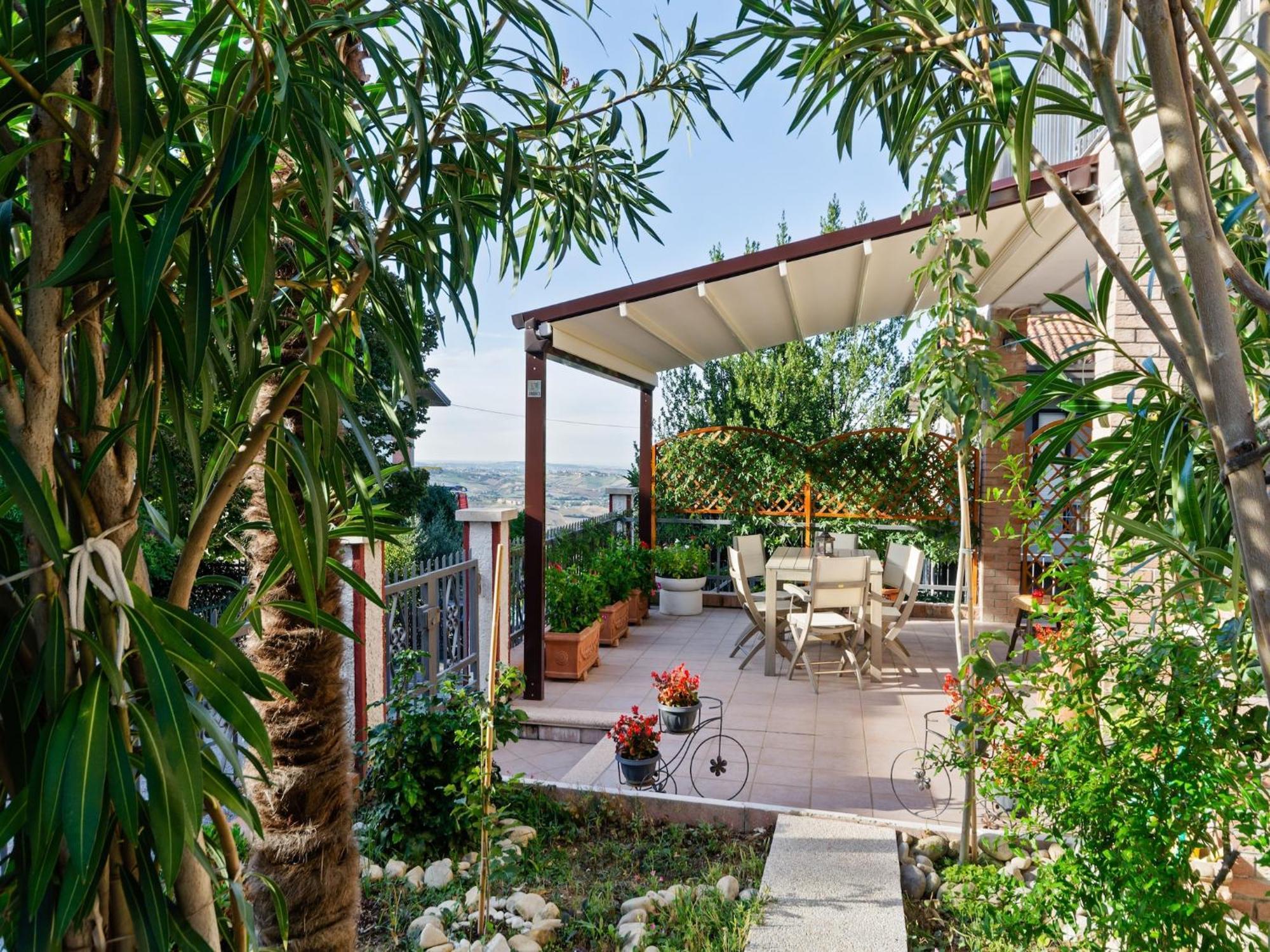 Pleasant Apartment With Courtyard Saludecio Eksteriør billede