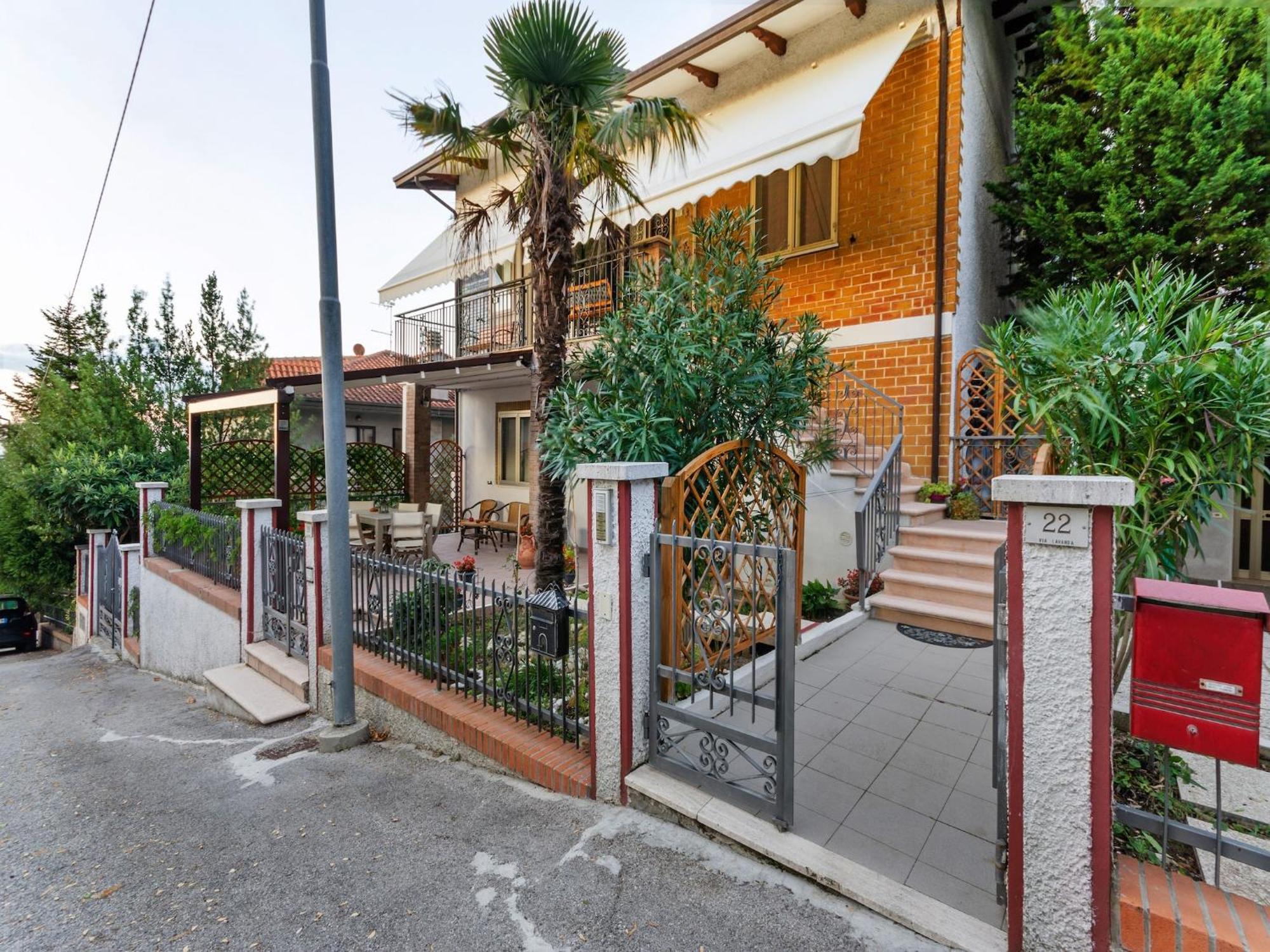 Pleasant Apartment With Courtyard Saludecio Eksteriør billede