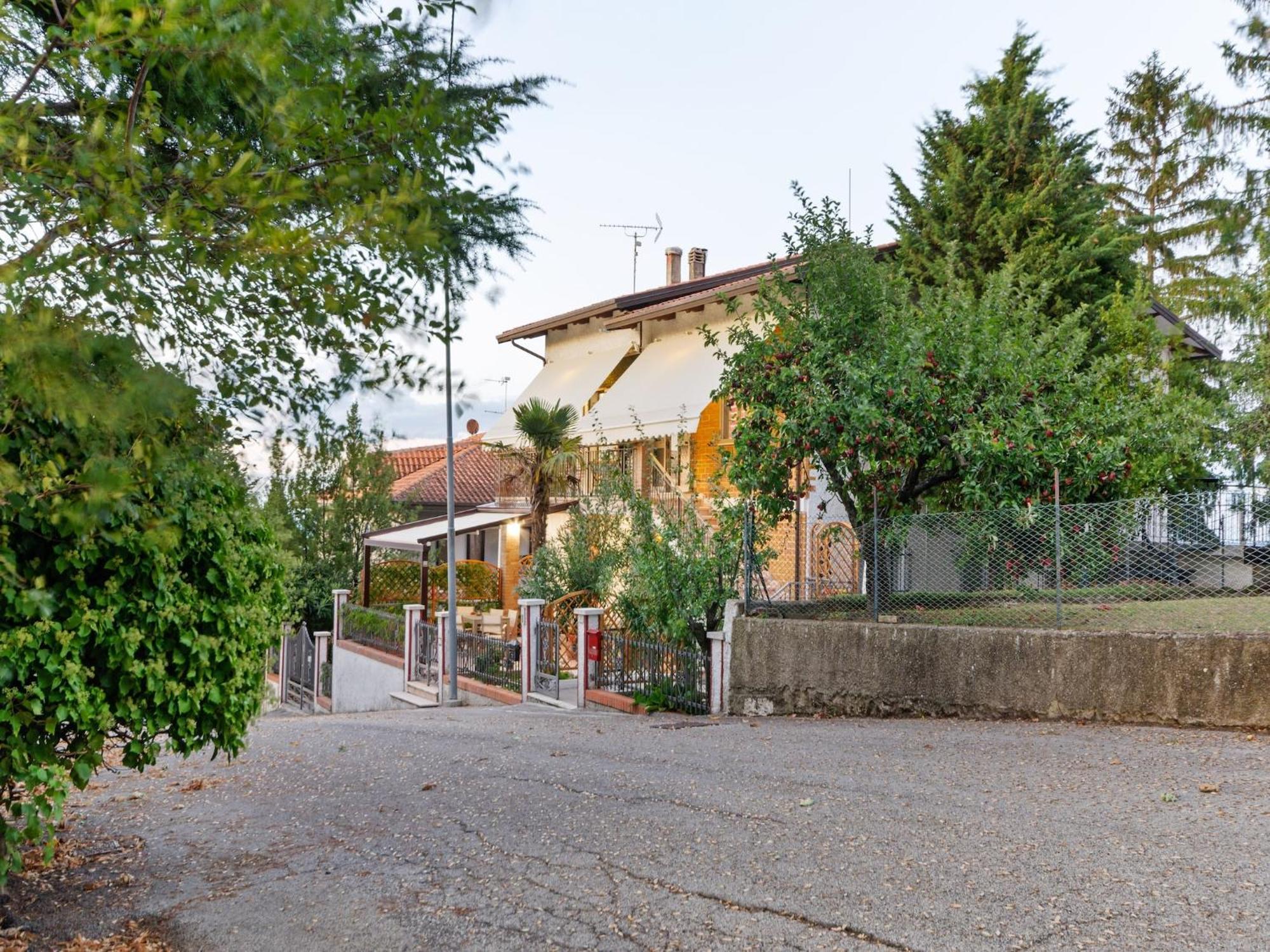 Pleasant Apartment With Courtyard Saludecio Eksteriør billede